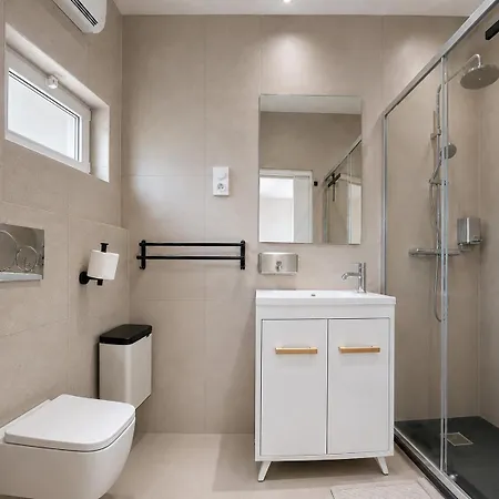 Riverside Toulouse Airport 1-aircond-parking-terrace-wifi-desk-airbus-meett